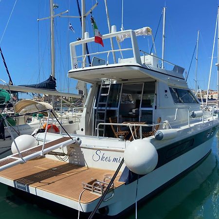 Отель She'S Mine Yacht Катания Экстерьер фото