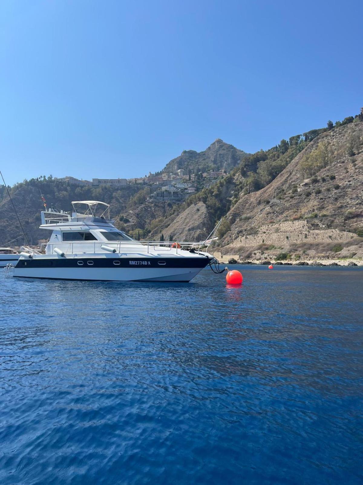 Отель She'S Mine Yacht Катания Экстерьер фото